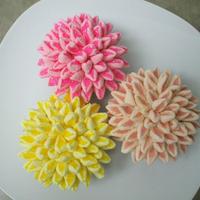 Marshmallow Mums Wanted to try these as they looked like so much fun. I have seen a few posted recently. 2 are dipped in coloured sugar and 1in drink mix....
