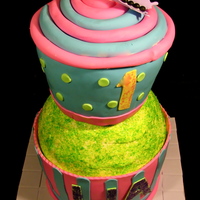 Cupcake Cake This was quite the challenge! Hope to do better on the next cupcake cake that comes up!TFL!