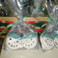 Snow Man! white chocolate covered oreo Snowman cookies!