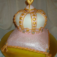 Juicy Couture Crown On Pillow Covered in MM Fondant.