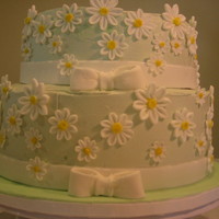 A Daisy Of A Day SMBC with fondant details. Based on a cake by Peggy Porschen.