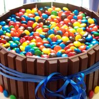 Kit Kat And M&m Cake I loved making this cake! So simple! http://chefpaige.blogspot.com