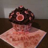 Chocolate Giant Cupcake First time for me! Giant Cupcake in Chocolate Fudge sponge and Dark Chocolate Ganache with flowers - base of cake in fondant with Ganache...