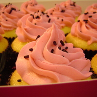 Pink And Black Cupcakes 