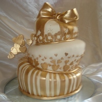 Golden Wedding Cake Hand painted. I use golden powder and alcohol to dilute it.