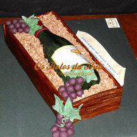 Wine Bottle On The Box Cake Garrafa de vinho na caixa presente