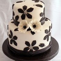 Simple Black & White Its funny how your plans for a cake change as you go along! This cake looks nothing like the original design!