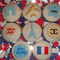 Paris-Themed Cupcakes I've done this for my friend who is vacationing in France. Decorations all in fondant.