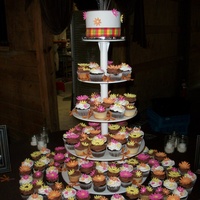 Wedding Cupcake Tower I made more then 600 gumpaste daisies for this. They took forever, but I am very happy with how it all turned out in the end.
