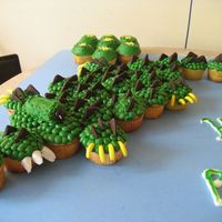Alligator Cupcakes I made this Alligator for a 3 year olds birthday party. The design is from "hello cupcake". It was so easy to make and such fun...