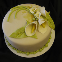 Calla Lilies I'm in the mood for spring! All flowers and leaves are fondant and gum paste mix. Flowers have been painted with food color. I tried...