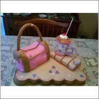 Mocha Chicky Handbag Cake My daughter' s birthday cake.