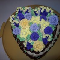 Heart Cake - 2009-02-27 This was for my mother's birthday. She loves flowers, and I wanted to show her all the pretty flowers I learned to make in class. This...