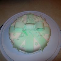 Working With Fondant - 2008-12-23 Intro to Fondant. I added Kelly Green to White Fondant for a Marblized Effect, so the "lines" are intended and actually looked a...