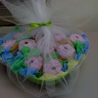 Lemon Cream Cupcake Bouquet This is my first cupcake Bouquet. I had an order for one from a friend. Was alot of fun! Lemon Cake with Lemon BC Frosting. They turned out...