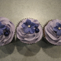 Sparkly Flower Cupcakes Some cupcakes I did for a friends stagette.