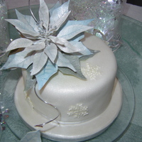 Poinsettia Christmas Cake Large cake is rich fruit cake. Cup cakes are Red velvet with white choc mint butter cream and carrot cakes with cinnamon butter cream. Gum...