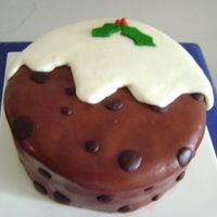 Plum Pudding Cake cake is fruit cake, covered in mmf