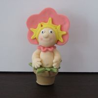 Baby In Flower Pot Inspired by Ann Geddes' photos. All gumpaste. Just for practice.