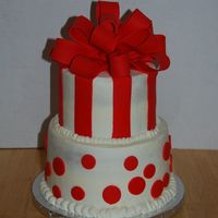 Dsc_5997_Resize.jpg 8 inch round and 6 inch round. Basic BC with Fondant Accents. For a 40th birthday girl.