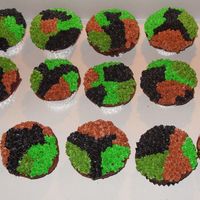 Camouflage Cupcakes I made these for a friends birthday - he LOVES to hunt.