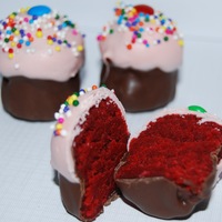 Bakerella's Cupcake Bites Homemade Cupcake Bites with Red Velvet Cake.