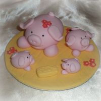 Mummy Pig With 3 Little Piglets Another mini version of the brilliant Debbie Brown's piggy cake, Topper is 5" wide . I love minaturising (if thats a word?) her...