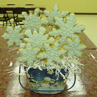 Snowflake Cookie Bouquet I made this bouquet to demonstrate some techniques to my class. I would have loved to have had another three or so cookies with me to...