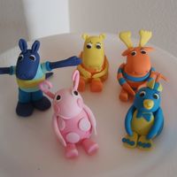 Backyardigans Fondant Figures Toppers made of fondant for my niece's 4th birthday, hunting around for a pic of the cake too!!