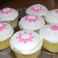 Daisy Cupcakes vanilla cake with vanilla icing (cheated and used Betty Crocker..) covered with MMF top and daisy cutouts.