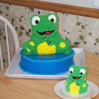 11.jpg my first birthday cake and my son's first birthday. I made him a mini frog smash cake and a large frog from the wilton 3-d bear pan....