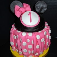 Minnie Mouse One of a trio of cakes for a 4th and 1st birthday party for a friend of mine. MacMom's BC flavored MMF with candy melts. The pleating...