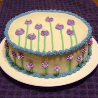 Simple Flower Cake This was a super fast pattern that I based off one I saw in a book one time. All buttercream.