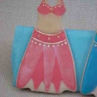 Belly Dancers Cookies These were a lot of fun (and a lot of work!) to do. The "veils" are made with luster dust. TFL!