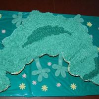 Gecko Cupcake Cake I fell in love with Dominique26's gecko cake a long time ago and have been dying it try it! I brought this to our church potluck...