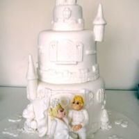 Fairy_Tale.jpg This cake is hot off the press, we shall be making it during my 3 day workshop in England. I hope you like it.