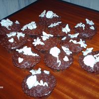 Fancy Feast cho, cupcakes with cho, mmf and mmf accents, buttercream frosting and roses,dragees on the butterflys and some flowers