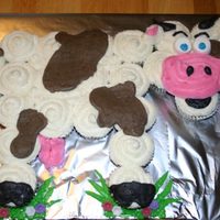 Cupcake Cow I made this cake for my daughter's first birthday. Denelly666 made a cupcake cow that was the inspiration for this cake. The cupcakes...