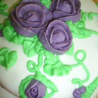 Close Up Flowers If anyone can see what i'm doing wrong with the flowers, please help! I think my icing was too thin again because my centers kept...