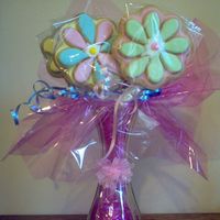 Flower Bouquet After wrapping the cookies and attaching them to sticks, i inserted them into glass flower vases to give to a friend who recently did...