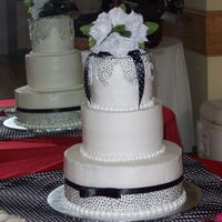 Jenna wedding cake in black and white with BC.