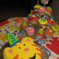 Tiger/jungle Animals Themed Birthday My friend and I worked together to make this cake and cupcakes for her son's 3rd birthday party.