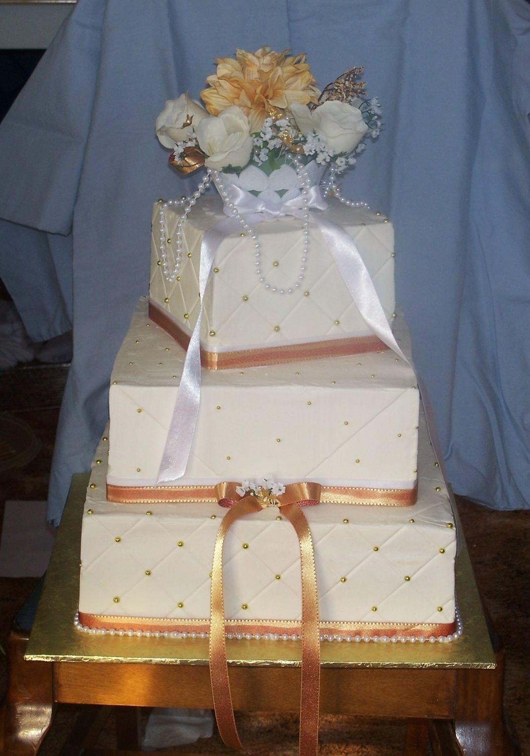 Judys Wedding Cake Buttercream with oreo cookie filling and gold Dragee's and quilting. Of course the ideas came from so many beautiful cakes here. This...