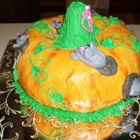 Pumpkin And Mice Pumpkin cake with fondant and gumpaste mice. My sister, TallulahGurl made the mice and was a wonderful help in figuring out how to do this...