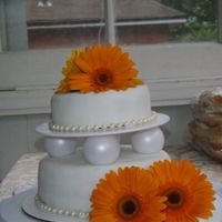 Gerbara Wedding Cake This is a cake I did for my bestfriend's wedding, it was very low key and I tried to keep the cake simple but elegant.