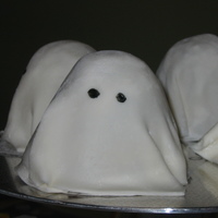 Mini Ghosties! Yellow cake baked in the mini wonder pan, hollowed out and filled with vanilla bean buttercream, covered in same buttercream with an mmf...