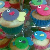 Fish Cupcakes These fish cupcakes were made for a school dance with an underwater theme. I got the idea from the Wilton site.