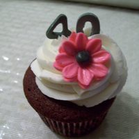 Diva Cuppies A bunch of cupcakes to celebrate a 40th birthday. Red Velvet with Cream Cheese Buttercream. TFL!!!
