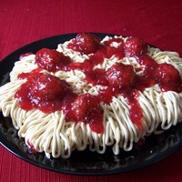 Spaghetti Cupcakes looks like real spaghetti with meatballs