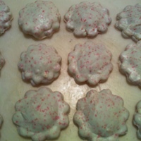 Pie Bites I have seen this one on bakerella..and decided to make it..i made a little change by dipping it in candy coating..the mini pie itself is a...